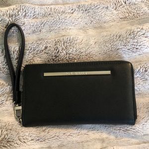 Steve Madden black clutch